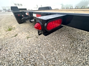 22+8 Aardvark Hydra Tail Trailer On Sale 